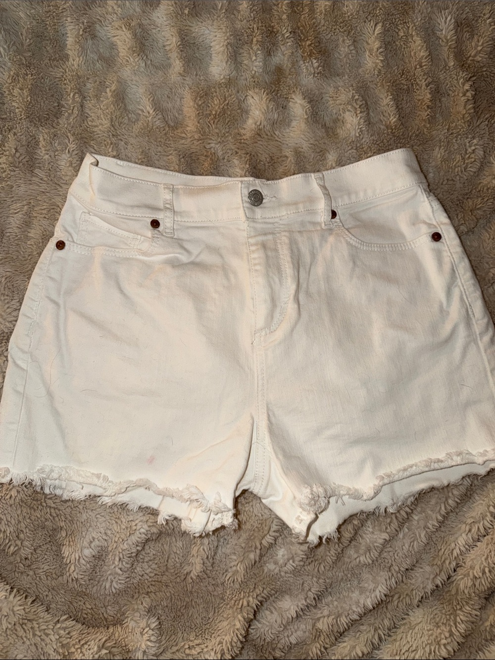 Women’s White Frayed Hem Denim Shorts